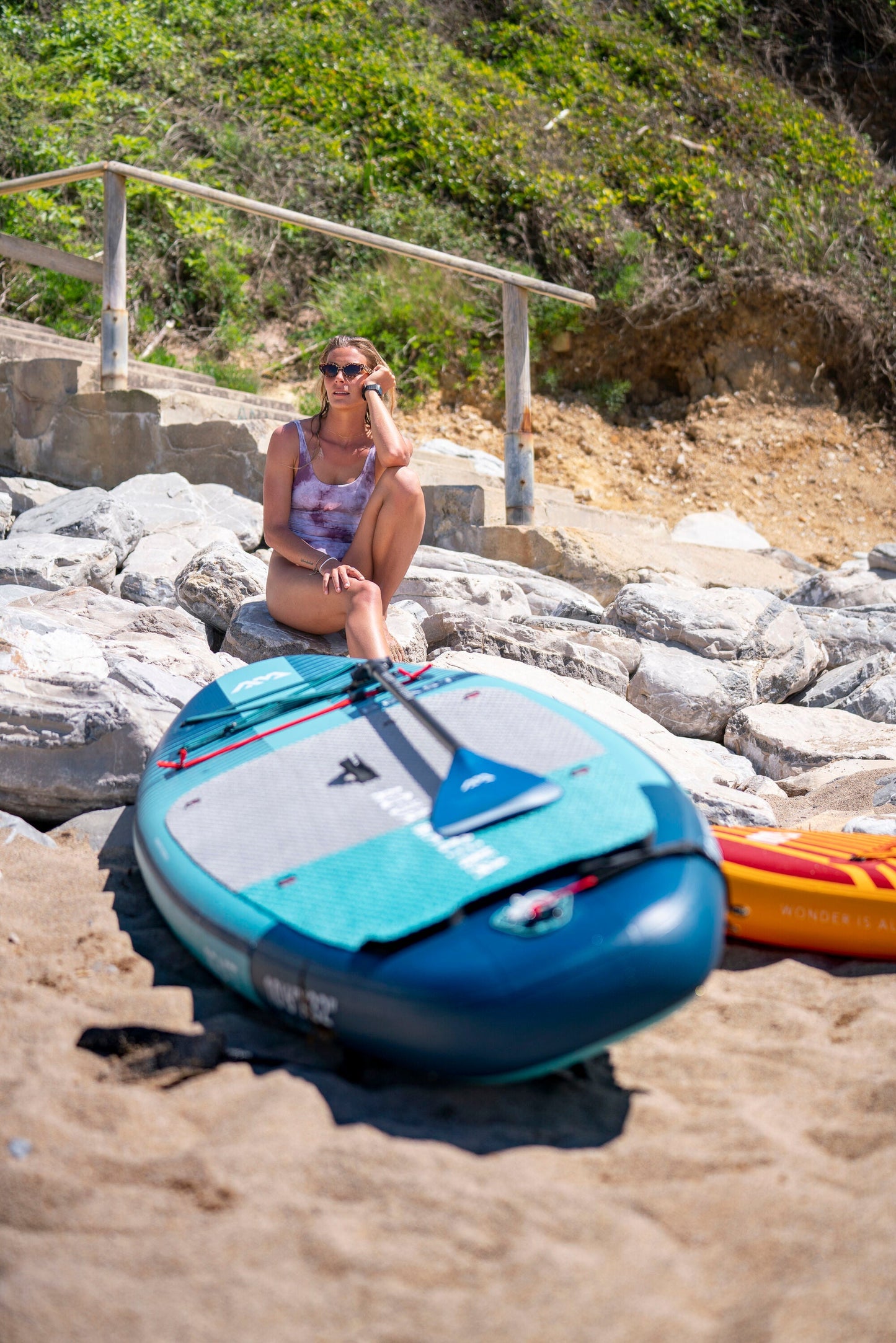 Beast (Aqua Splash) - Advanced All-around iSUP, 3.2m/15cm, with carbon/fiberglass hybrid PASTEL paddle and coil leash Aqua Marina