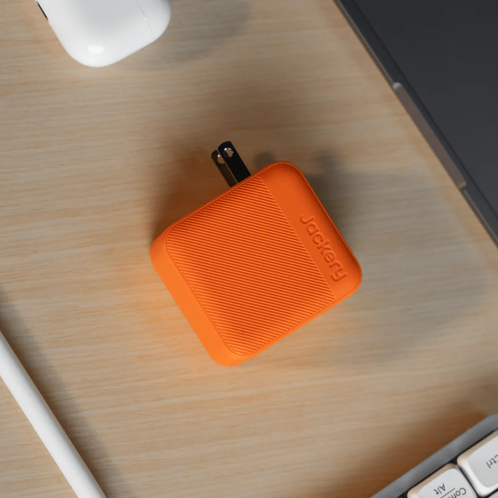 Jackery 102W GaN 3-Port Fast Charger Jackery