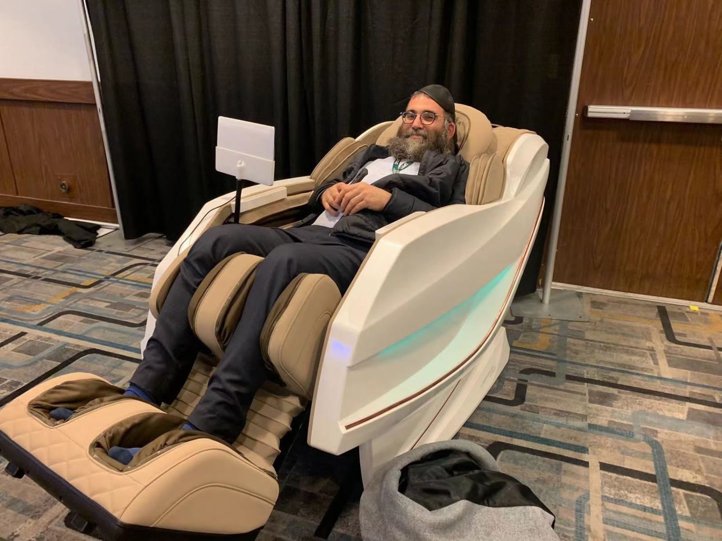 FJ-8000 AI 3D Zero Gravity Massage Chair