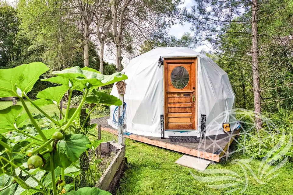 32mm (1  1/4")  frame, 3V frequency, multi-piece reflective insulation layer, washable interior oxford liner,Clear PVC panorama window with side zippers for ventilation, 2 opening triangle Glass windows, Heavy curtain on track, mini door awning Phoenyx Domes