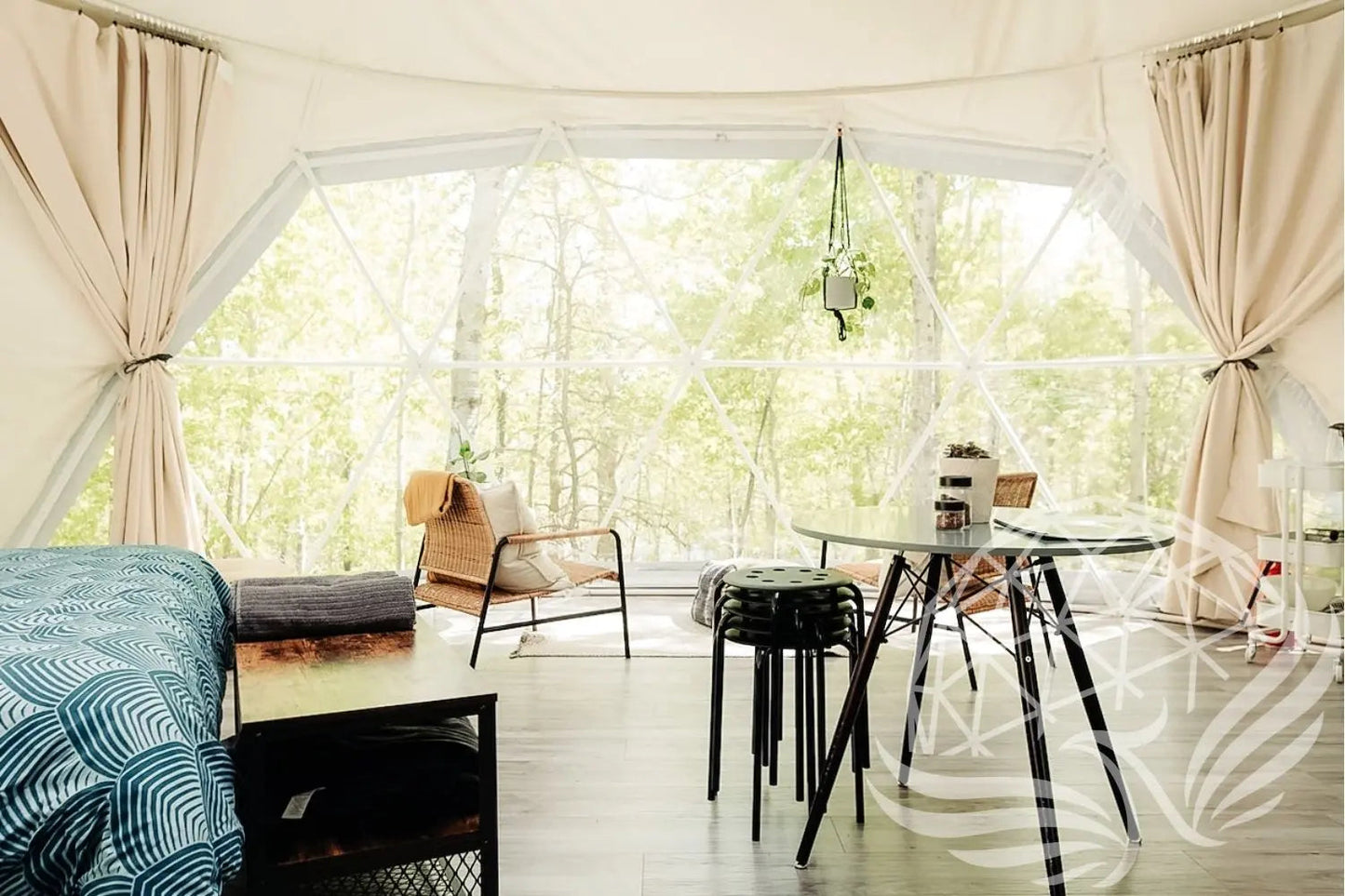 32mm (1  1/4")  frame, 3V frequency, multi-piece reflective insulation layer, washable interior oxford liner,Clear PVC panorama window with side zippers for ventilation, 2 opening triangle Glass windows, Heavy curtain on track, mini door awning Phoenyx Domes
