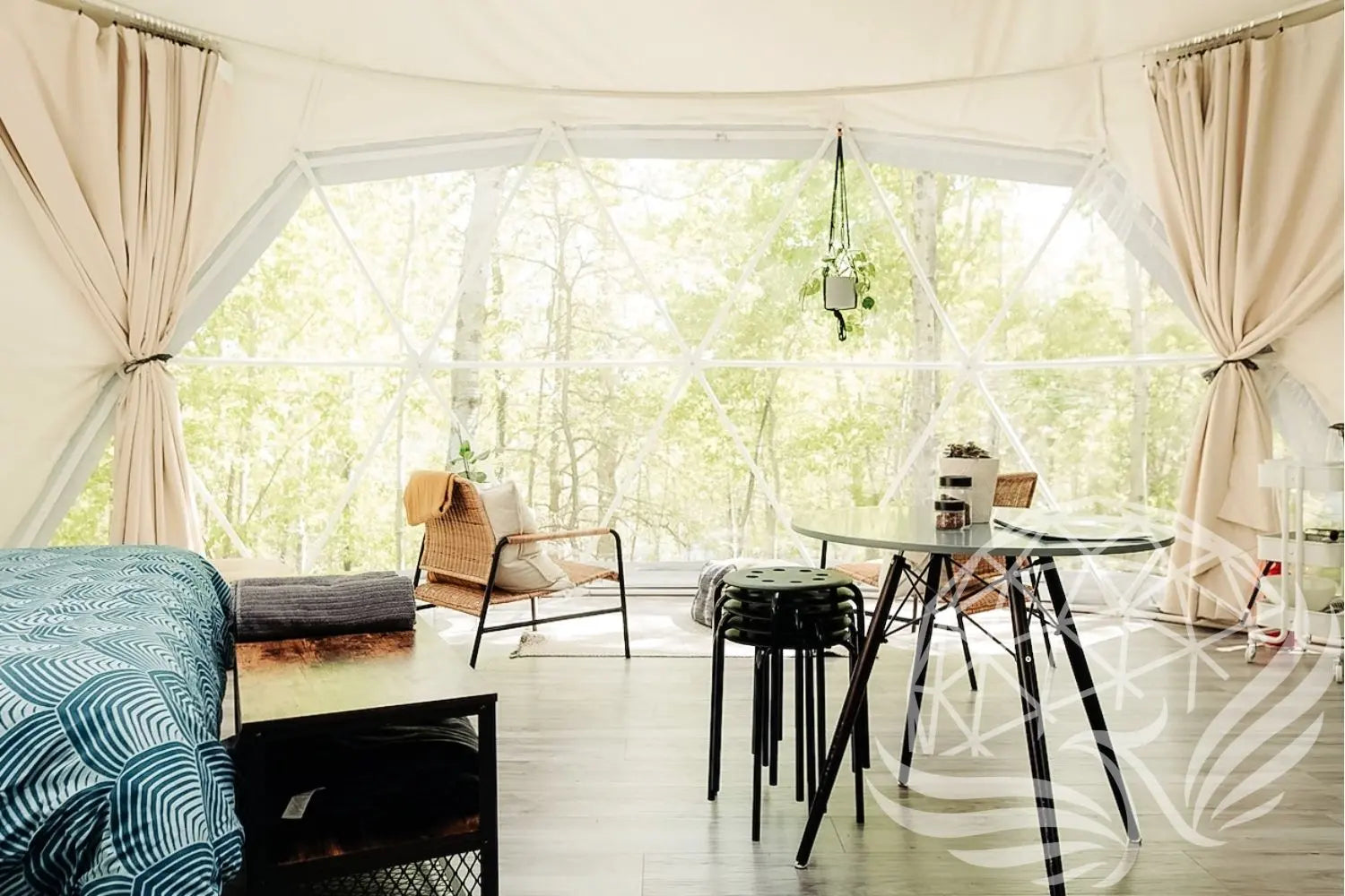 32mm (1  1/4")  frame, 3V frequency, multi-piece reflective insulation layer, washable interior oxford liner,Clear PVC panorama window with side zippers for ventilation, 2 opening triangle Glass windows, Heavy curtain on track, mini door awning Phoenyx Domes