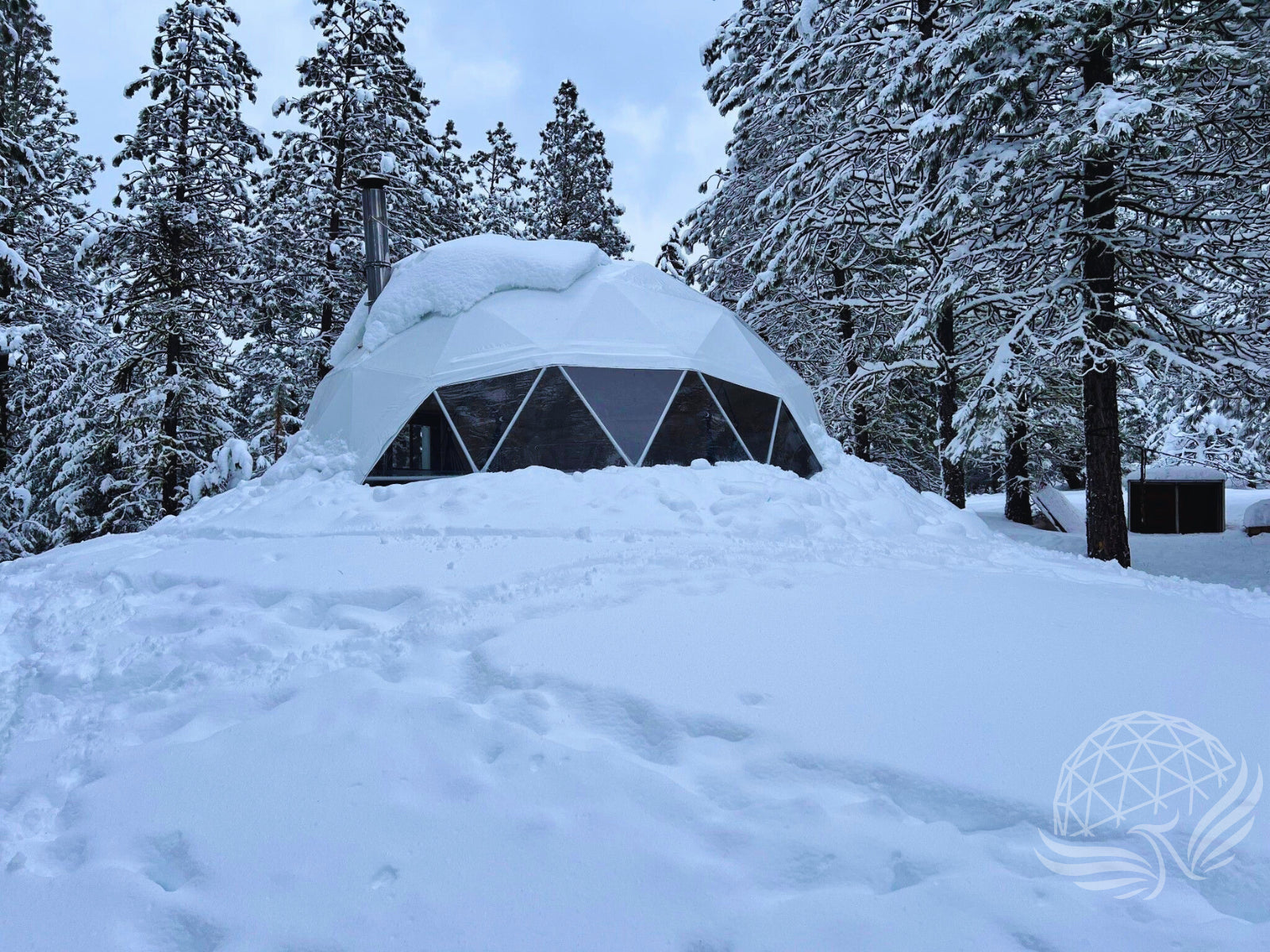 32mm (1  1/4")  frame, 3V frequency, multi-piece reflective insulation layer, washable interior oxford liner,Clear PVC panorama window with side zippers for ventilation, 2 opening triangle Glass windows, Heavy curtain on track, mini door awning Phoenyx Domes