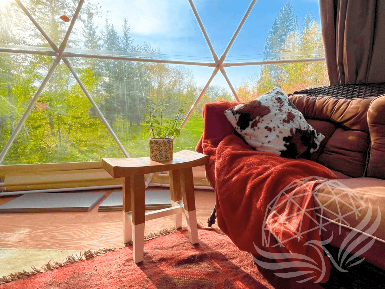 32mm (1  1/4")  frame, 3V frequency, multi-piece reflective insulation layer, washable interior oxford liner,Clear PVC panorama window with side zippers for ventilation, 2 opening triangle Glass windows, Heavy curtain on track, mini door awning Phoenyx Domes