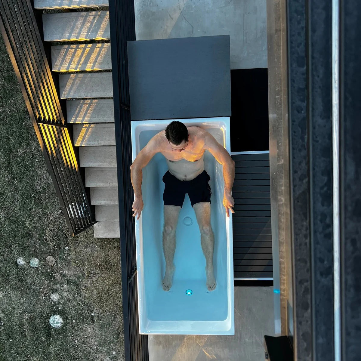 6 Person Traditional Sauna & Acrylic Plunge Revive