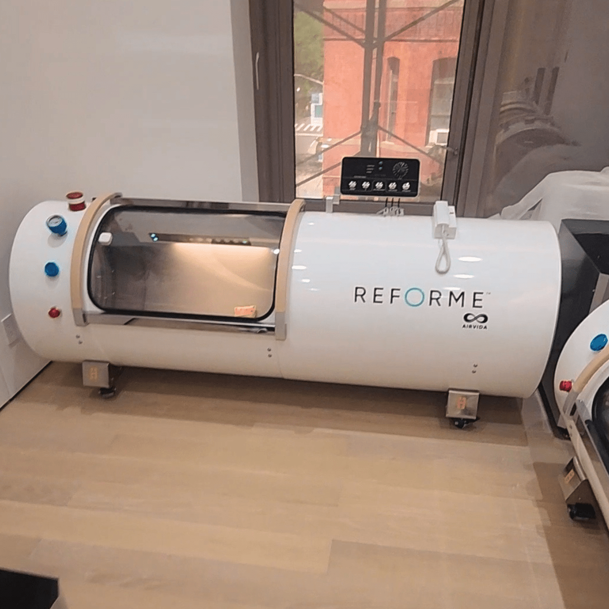 Airvida Ultra  1.3-2.0 ATA Hard Shell Lying Hyperbaric Chambers The Recovery Outlet